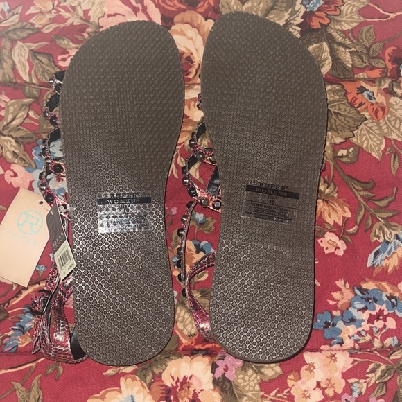 Rodeo Ready Sandals 🤠 - Picture 4 of 5